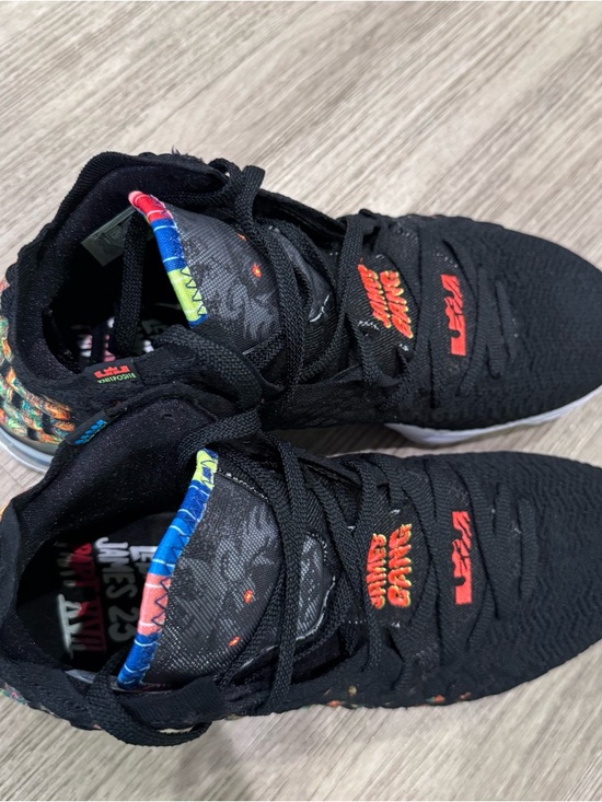 Nike LeBron 17 James Gang Sneakers - Picture 4 of 10